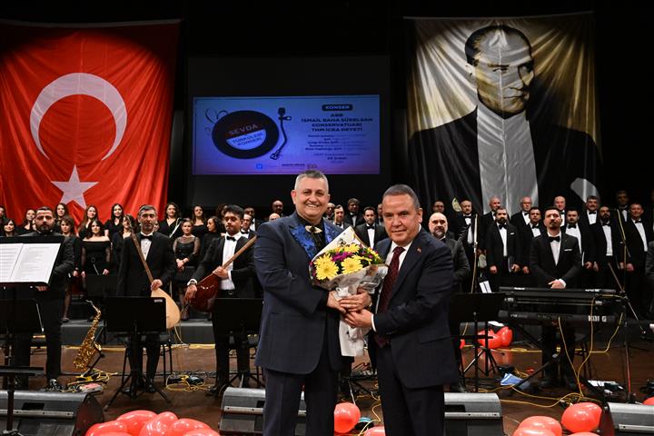 Başkan Böcek “Sevda Türküleri” Konserini Izledi (14) (Small)