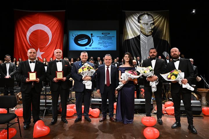 Başkan Böcek “Sevda Türküleri” Konserini Izledi (17) (Small)