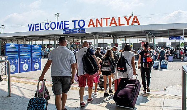 Antalya Ya Hava Yoluyla Gelen Turist Sayisi 7 Milyonu Gecti 8186