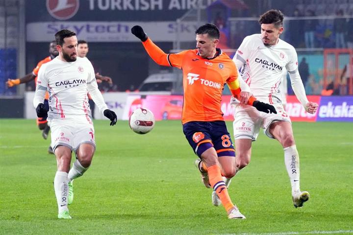 Antalyaspor Basaksehir Maci (Small)