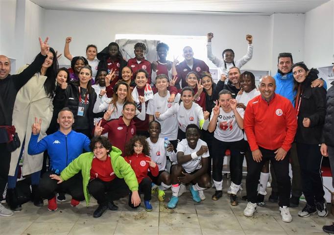 Antalyaspor Kadin Takimi (Small)