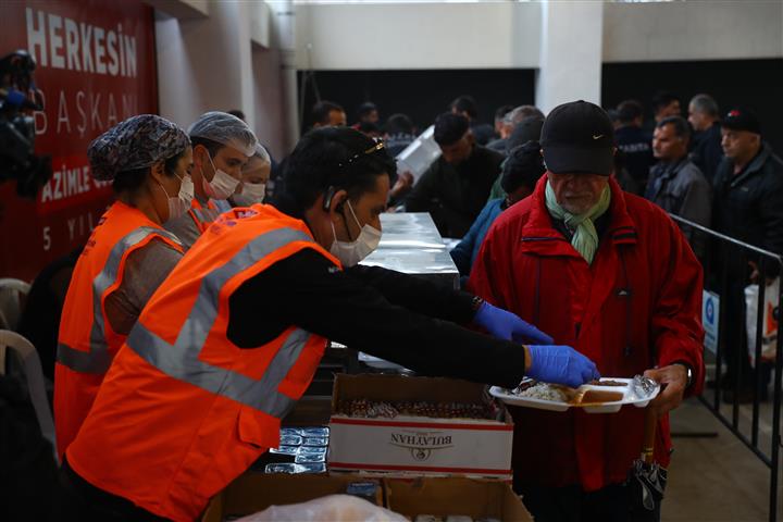 Büyükşehir Belediyesi'nden İftar Bereketi (3) (Small)