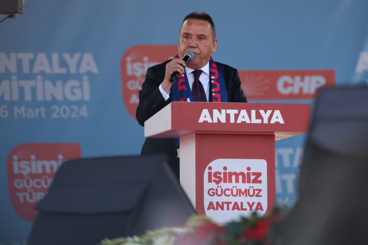 Özgür Özel Antalya Buluşması Miting (9) (Small)