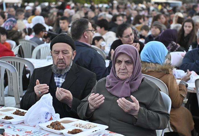 Ümit Uysal Muratpaşa Etiler Iftar (4) (Small)