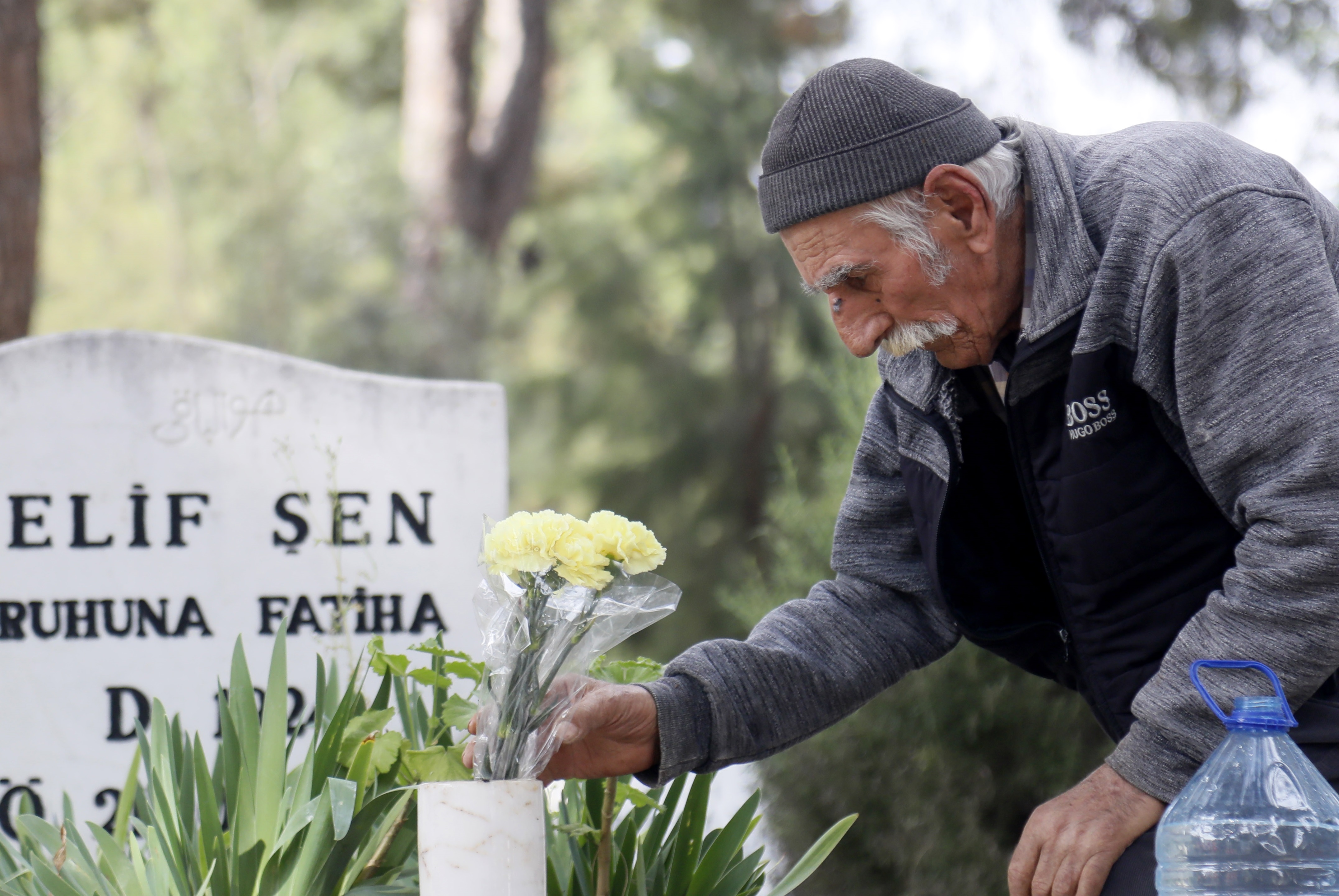 Antalyada Mezarliklara Buruk Ziyaret 38113 (4)