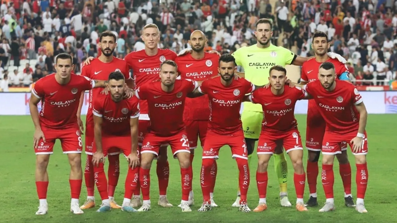Antalyaspor Ilk 11 Degisiklik