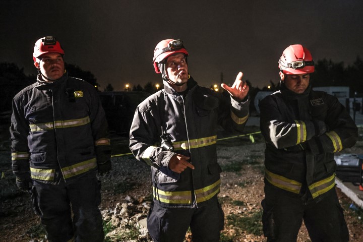 İtfaiyeciler Deprem Simülasyonunda Eğitim Yapıyor (2) (Small)