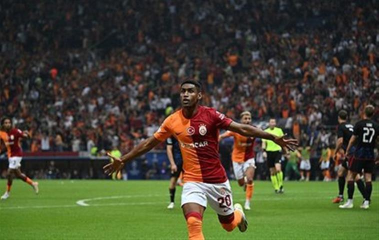 Tete Galatasarayda Uc Gol Atti (Small)