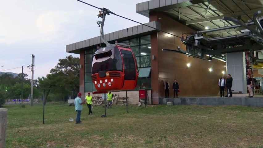 Antalyadaki Teleferik Kazasinda Havada Asili Kalan 36 Kabin Yere Indirildi (Small)