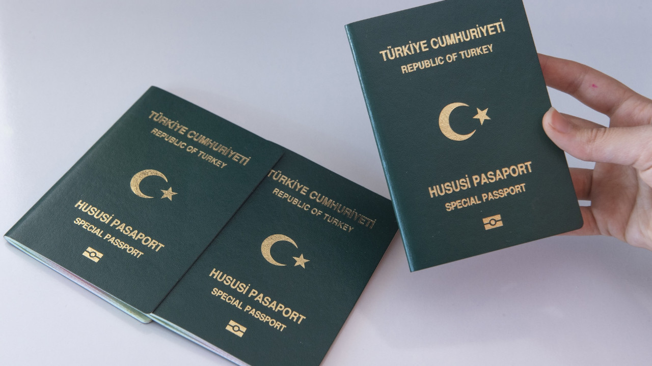Gazetecilere Yesil Pasaport Geliyor