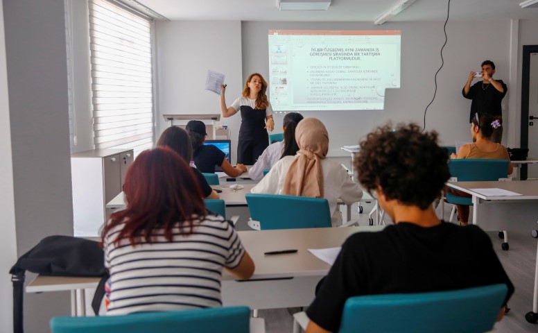 Girişimcilik Merkezi’nde Gençlere Cv Hazırlama Eğitimi (5)