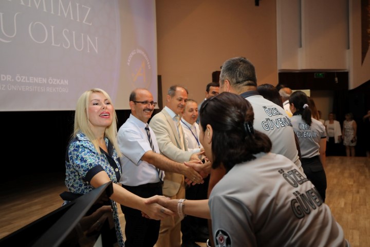 Akdeniz Universitesi Personeller Bayramlasti (Small)