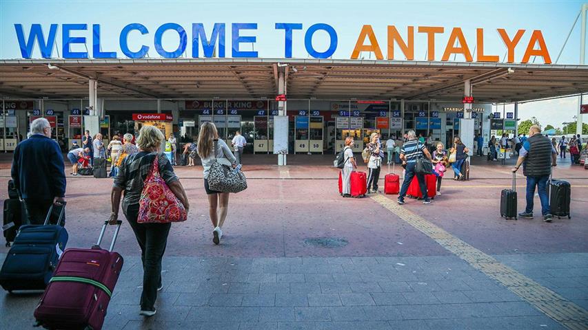 Antalya Havalimani Ruslar (Small)