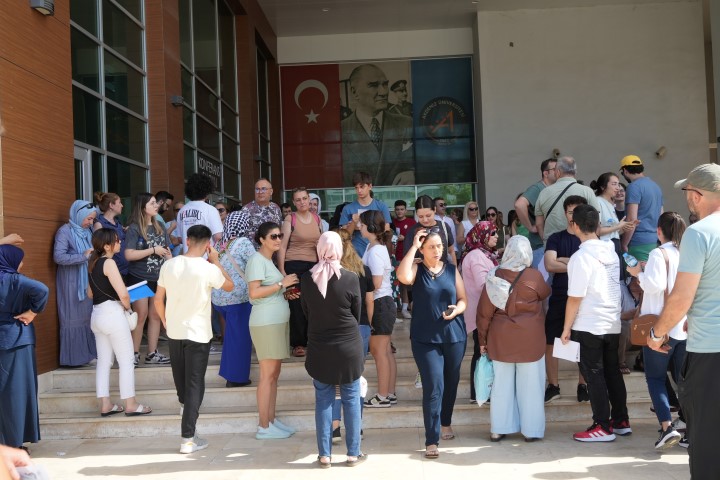 Antalya Sınava Yetişemeyen Öğrenci (4)