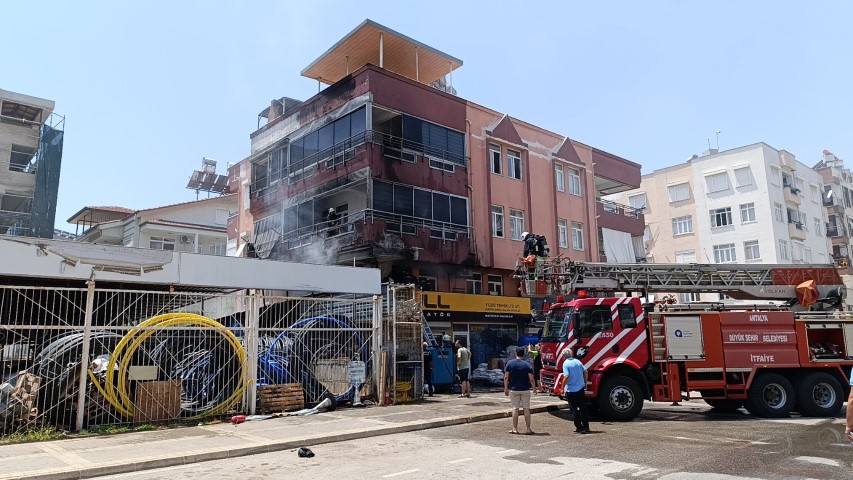 Iş Yeri Alev Alev Yabdı (2)