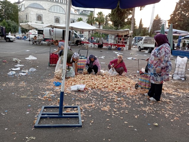 Yere Dokulen Sogana Akin Ettiler (1) (Small)