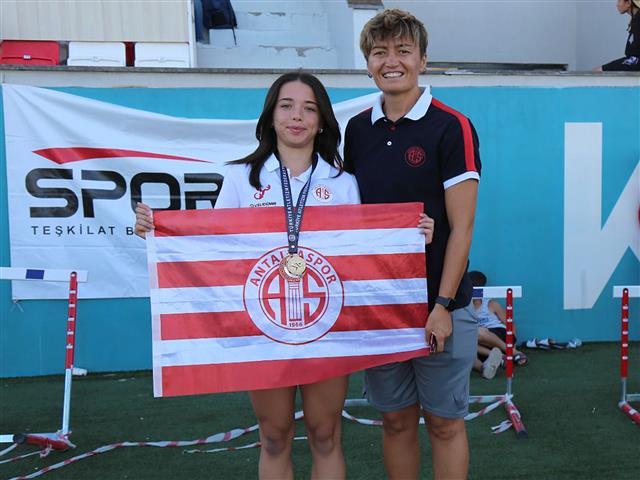 Antalyaspor Atletizm U14 Tr Şamp (Alya Ercan Damla Gönen) (Small)