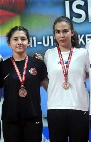 Kepezin Kadin Gurescilerine Turkiye Sampiyonasindan Bronz Madalya 5 (Small)