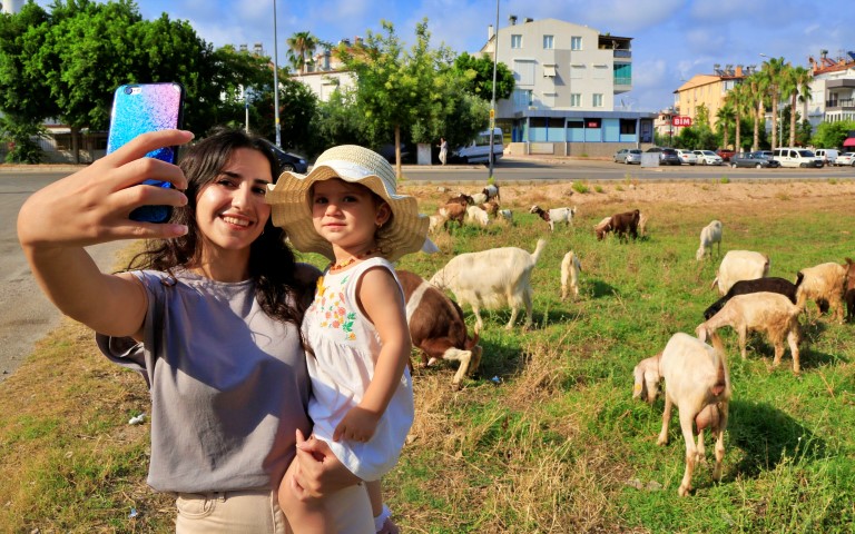 Konyaalti Plajinda Cobanlik Yapiyorlar (8) (Small)