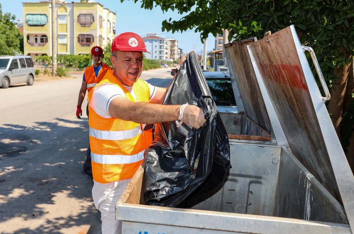 Sokak Sokak Çöp Topladı (2) (Small)