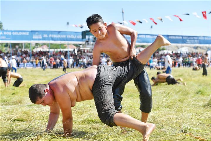 Uluslararasi Fesli̇kan Yaz Şenli̇kleri̇ Ve Yağli Güreşleri̇ Başliyor (3) (Small)