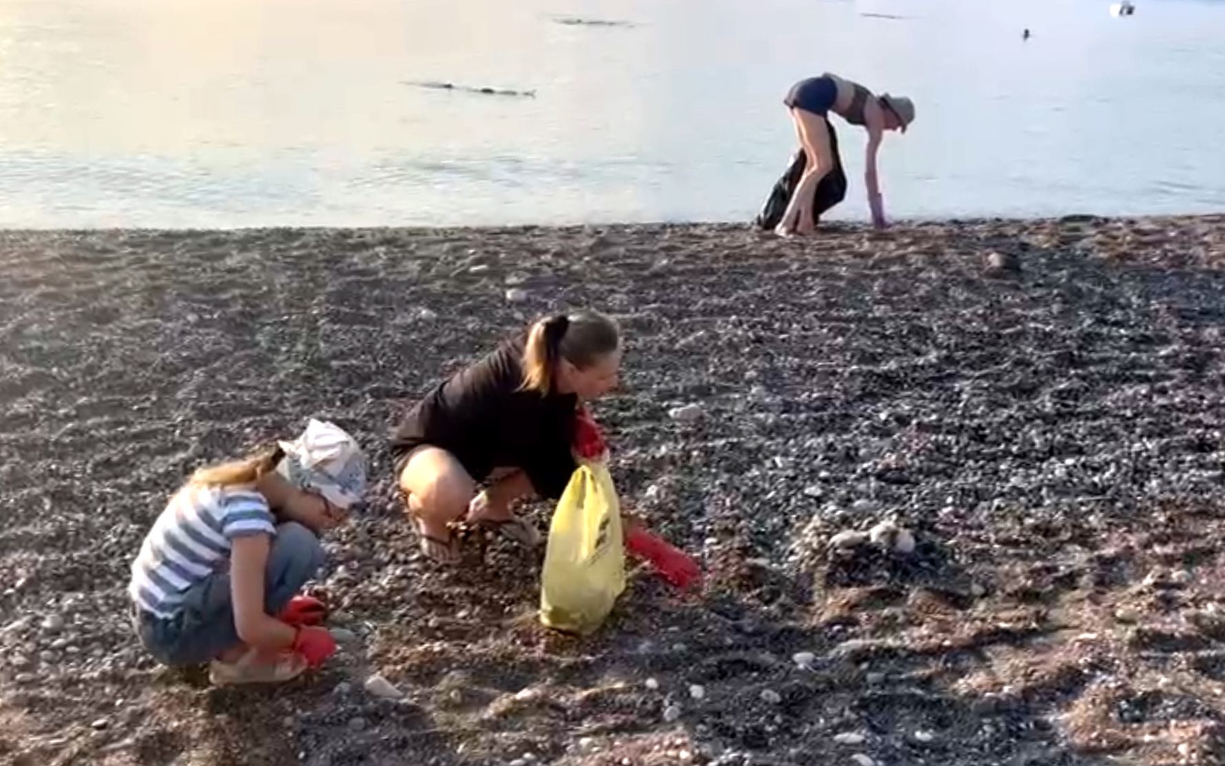 Antalya Ciralida Turistler Plajda Temi (1)