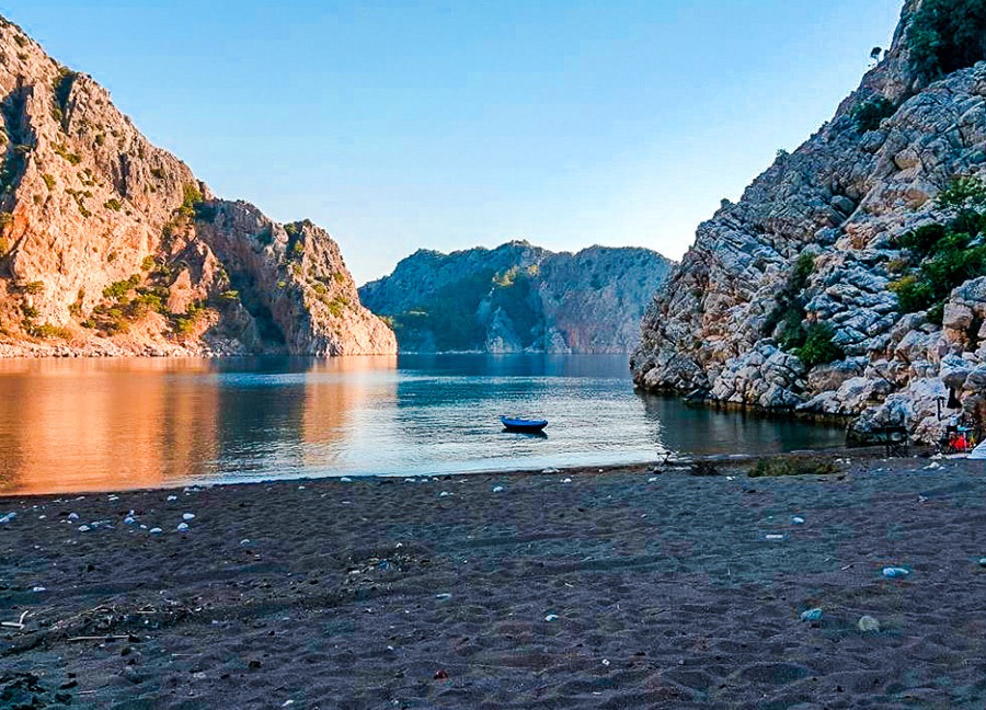 Antalya Kumluca Plajlari Sazak Koyu