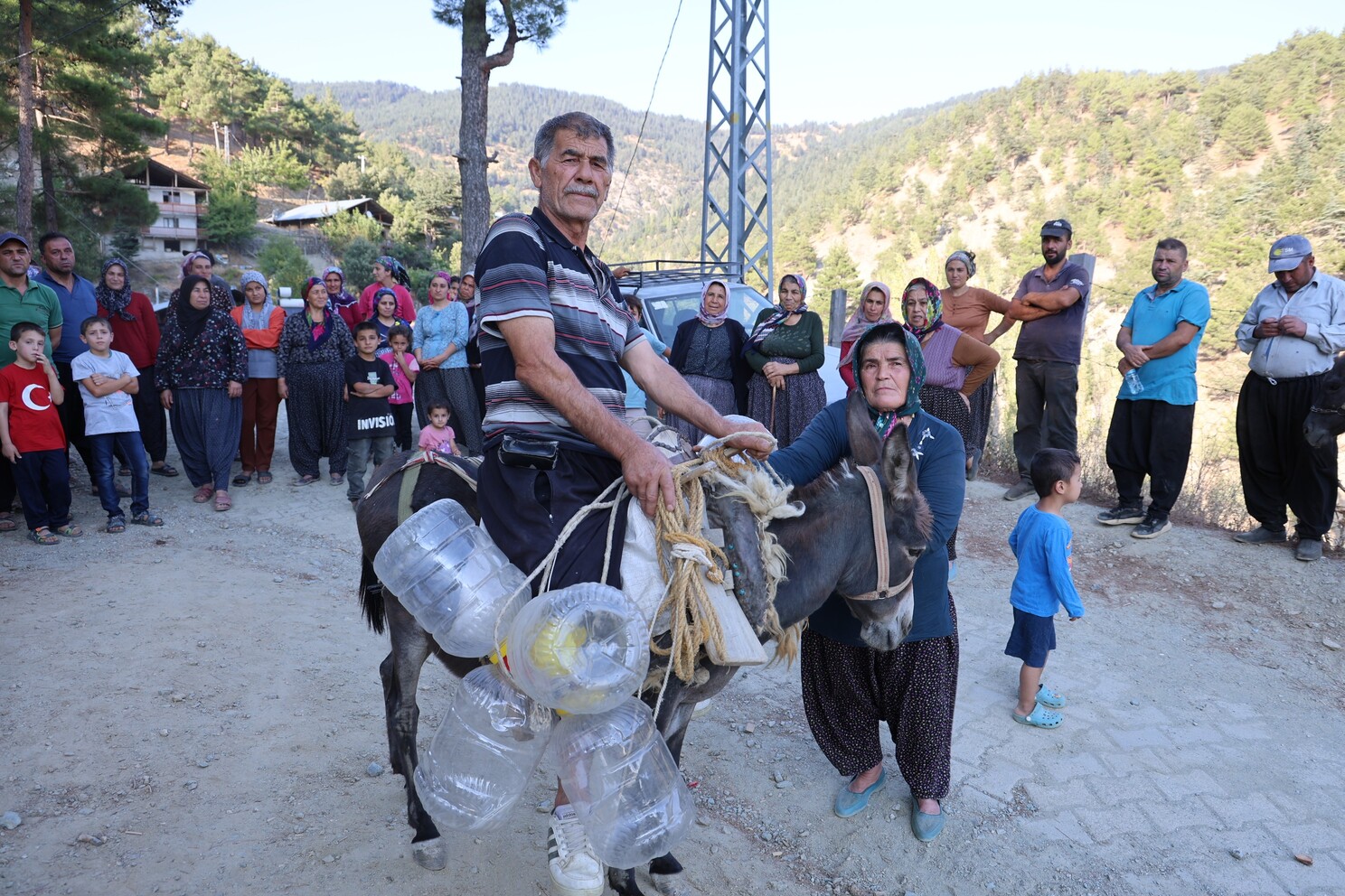 Eşekle Su Taşıyorlar (2)