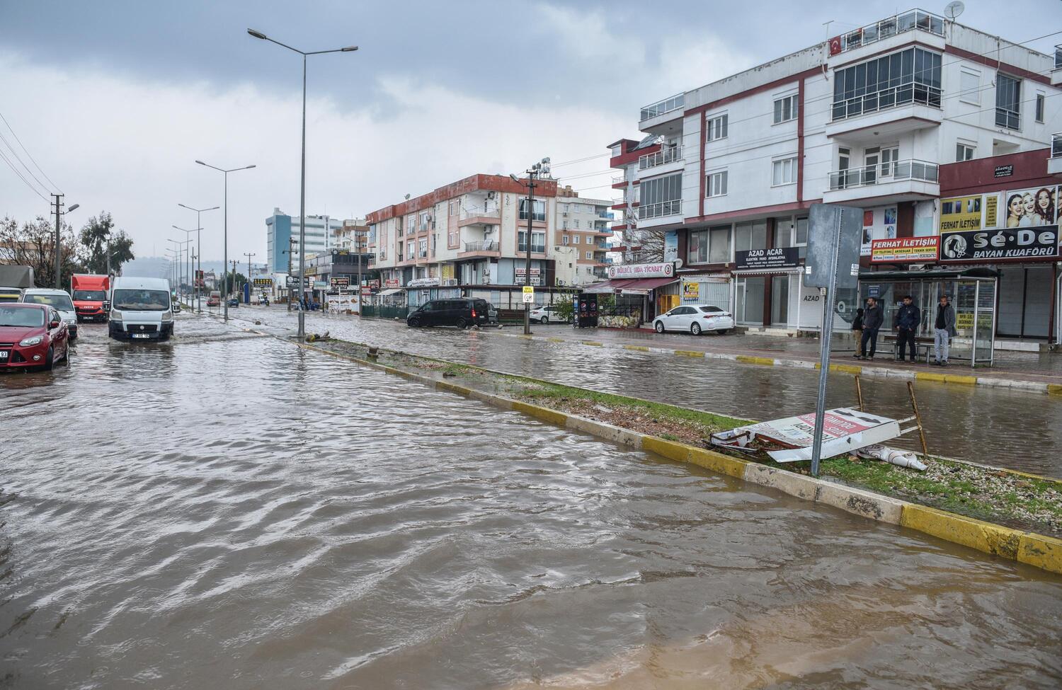 Kocagoz, Sel Baskinlarinin Onune Geciyor 4