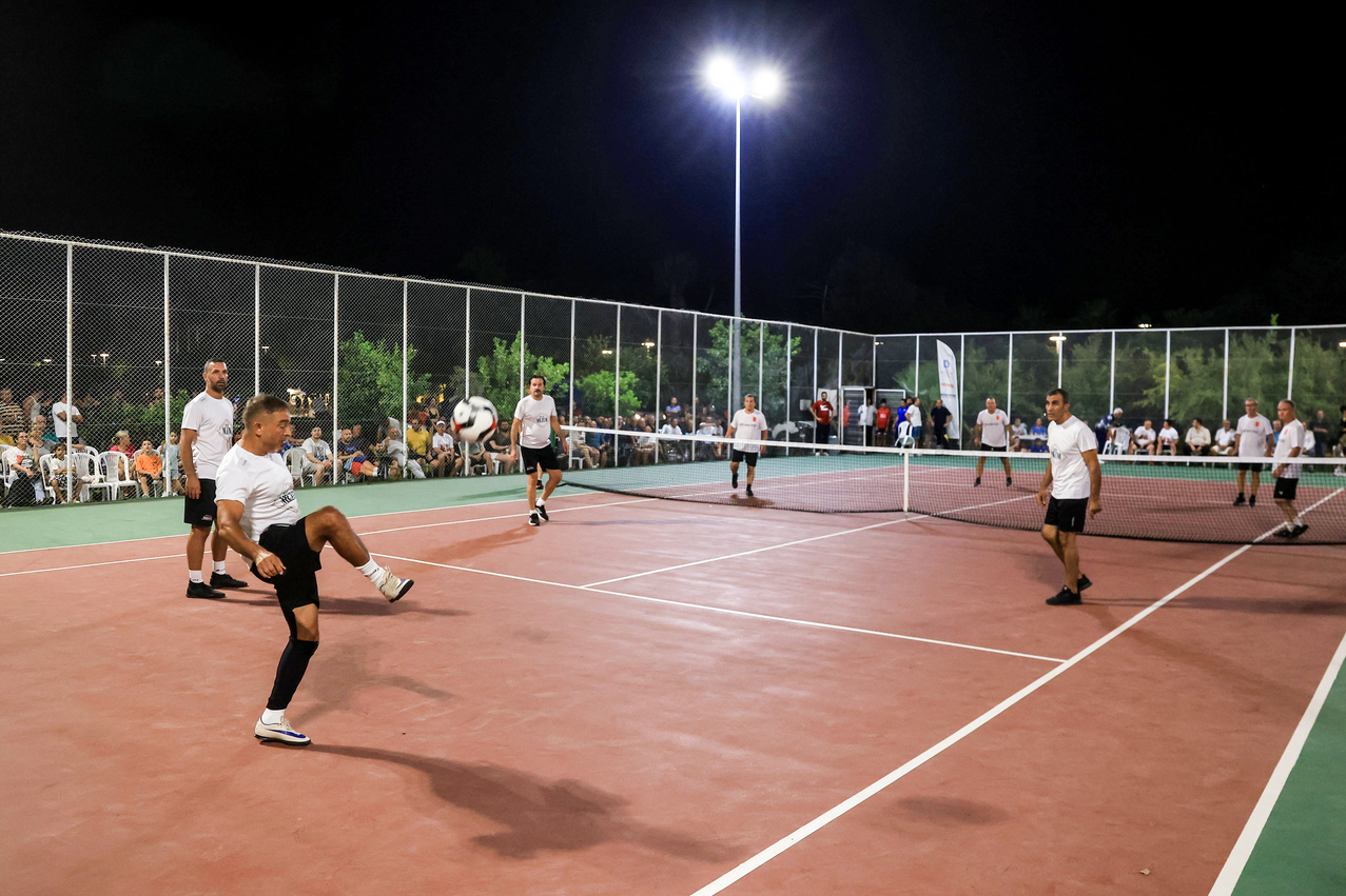 Manşet Ayak Tenisi Turnuvasında Şimşek Spor Şampiyon Oldu (9)