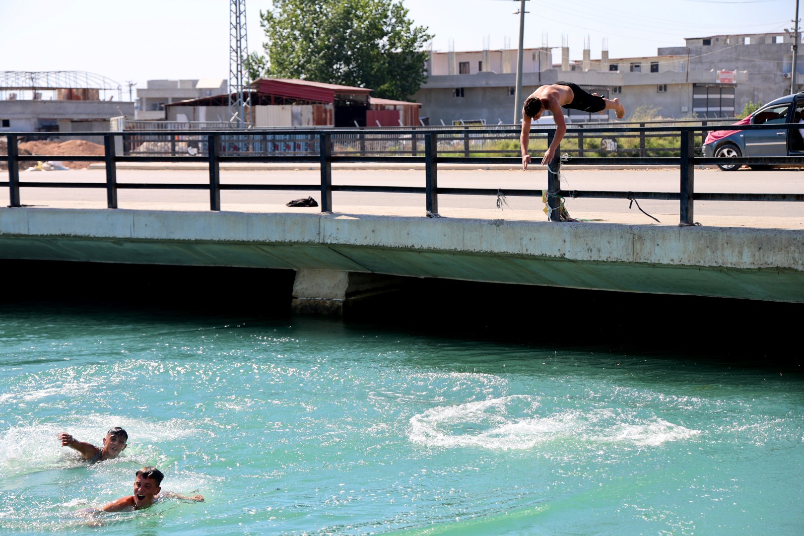 Manşet Buz Dolabı Ile Kanala Açıldılar (8)