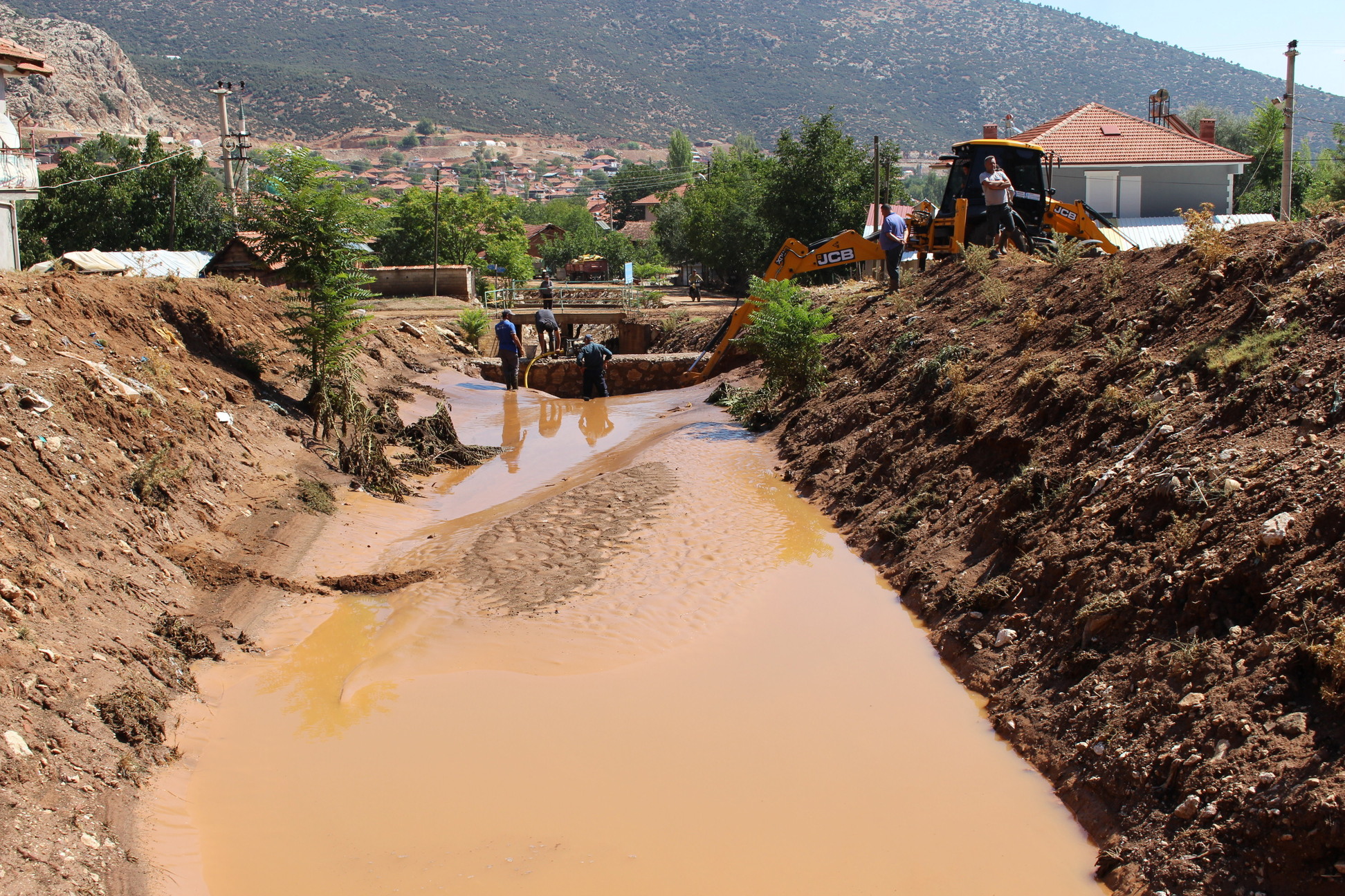 Manşet Elmali Yuva Sel Afeti̇ Hasar Tespi̇t (17)