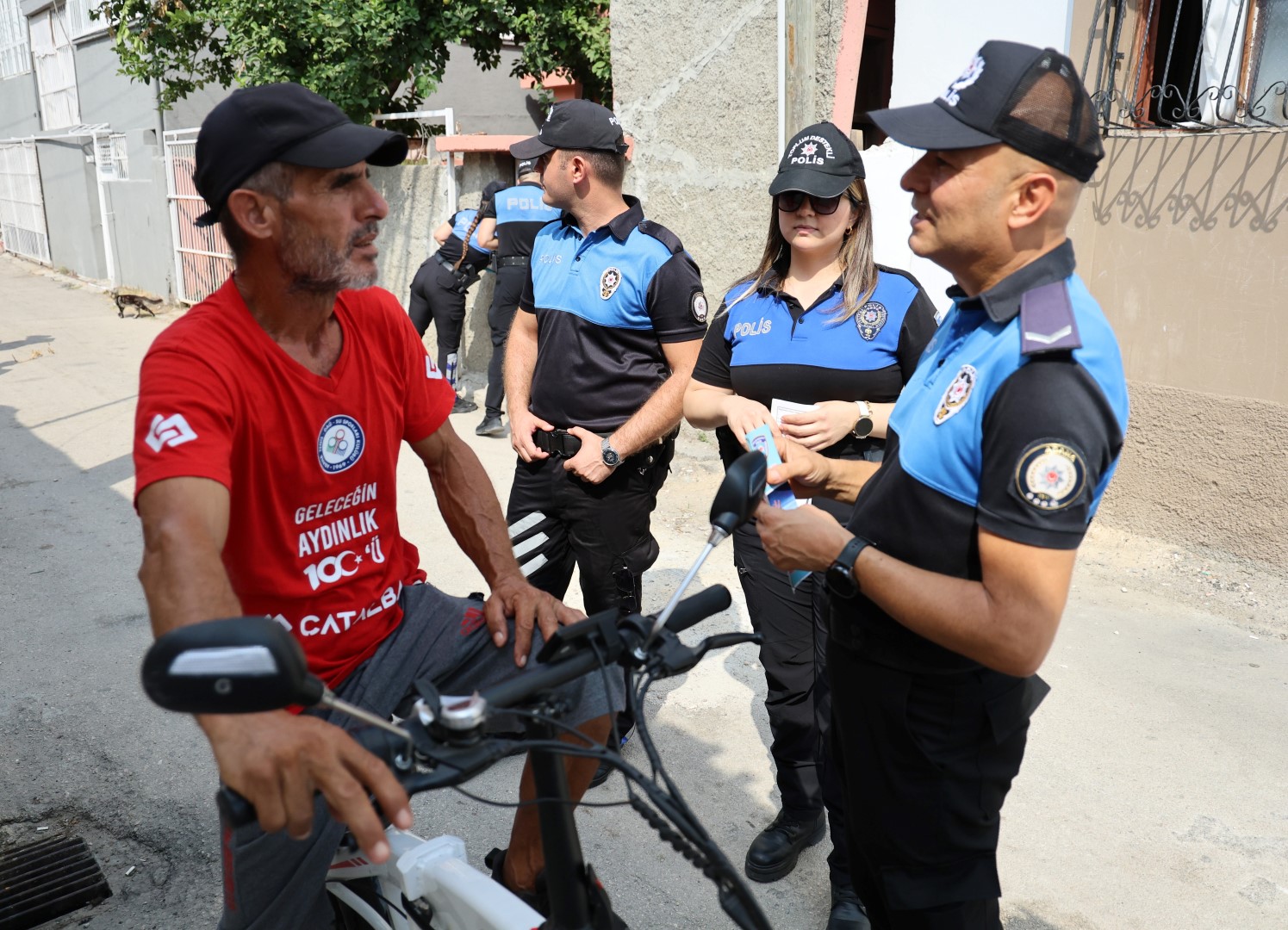 Polis Kapı Kapı Dolaşttı (4)