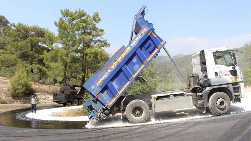 Yol Asfaltlama Calismasi Yayla Yolu (Large)