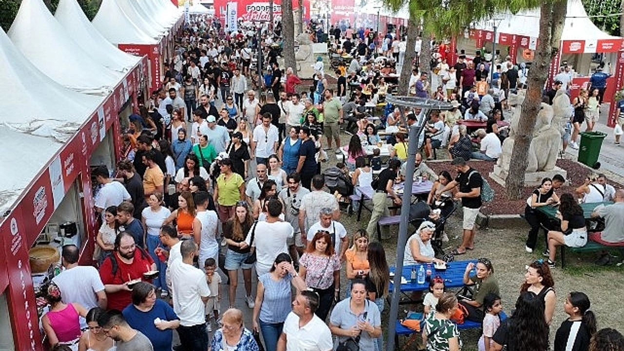 Antalya Büyükşehir Belediyesinden Göstermelik Festival Yoğun Eleştiri Aldı4