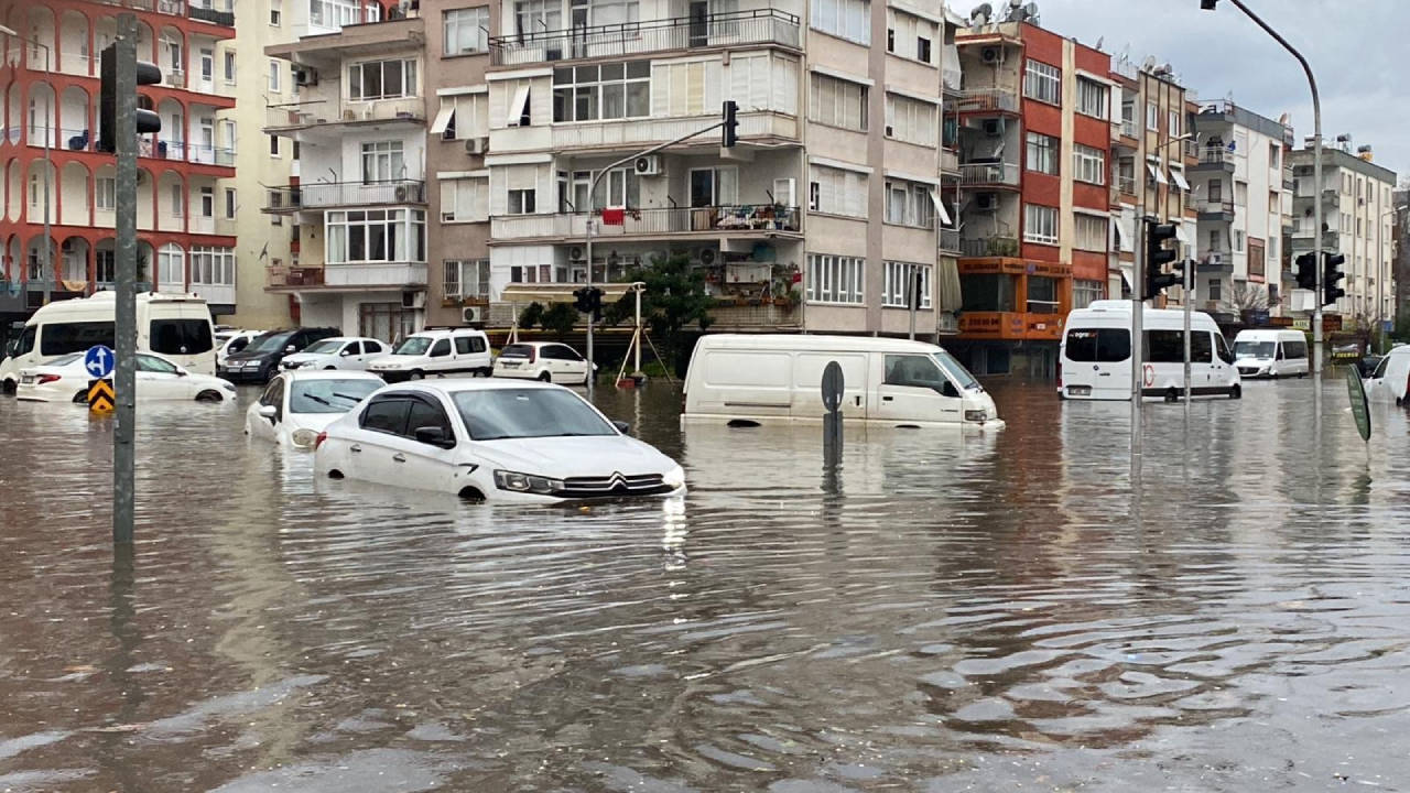 Antalya’da Gök Gürültülü Sağanak Yağmur Bekleniyor… Valilik Vatandaşları Uyardı1