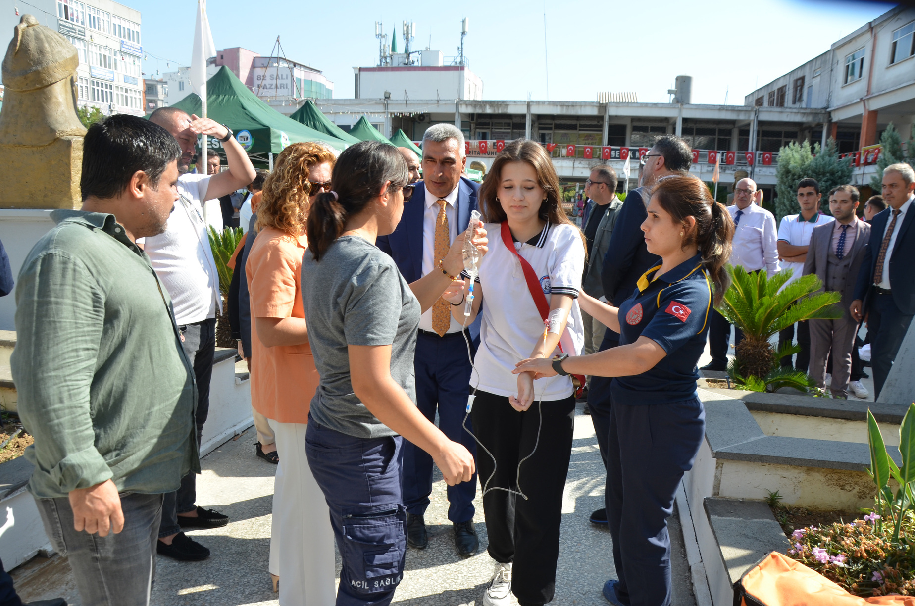 Bayrak Taşıyan Öğrenci Fenalaştı (2)