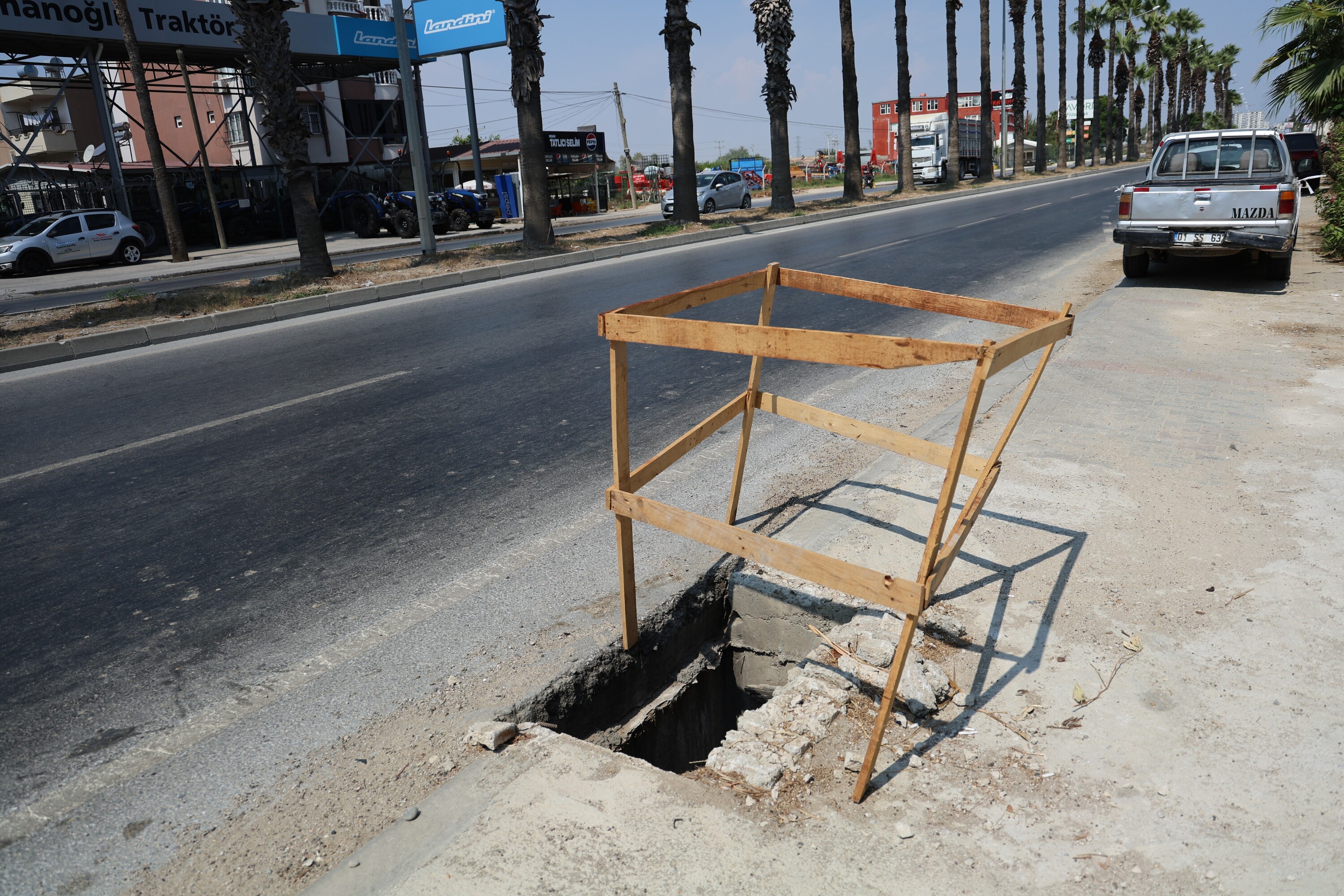 Etrahı Kontrol Ettiler Mazgalları Çaldırlar (2)