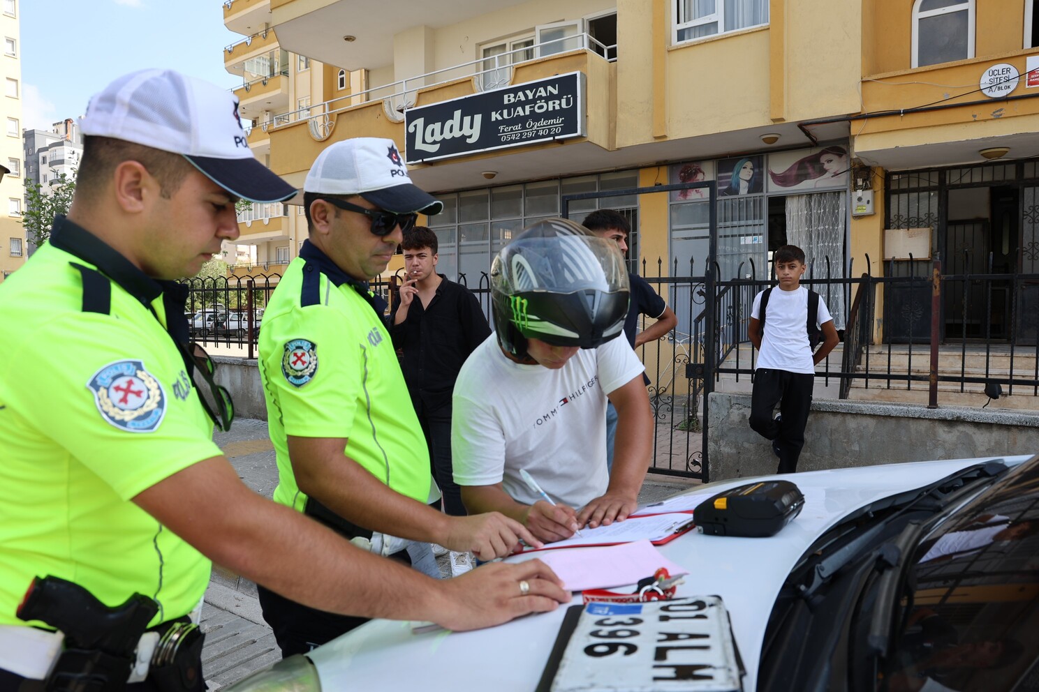 Trafikte Hatıra Fotoğrafı (1)