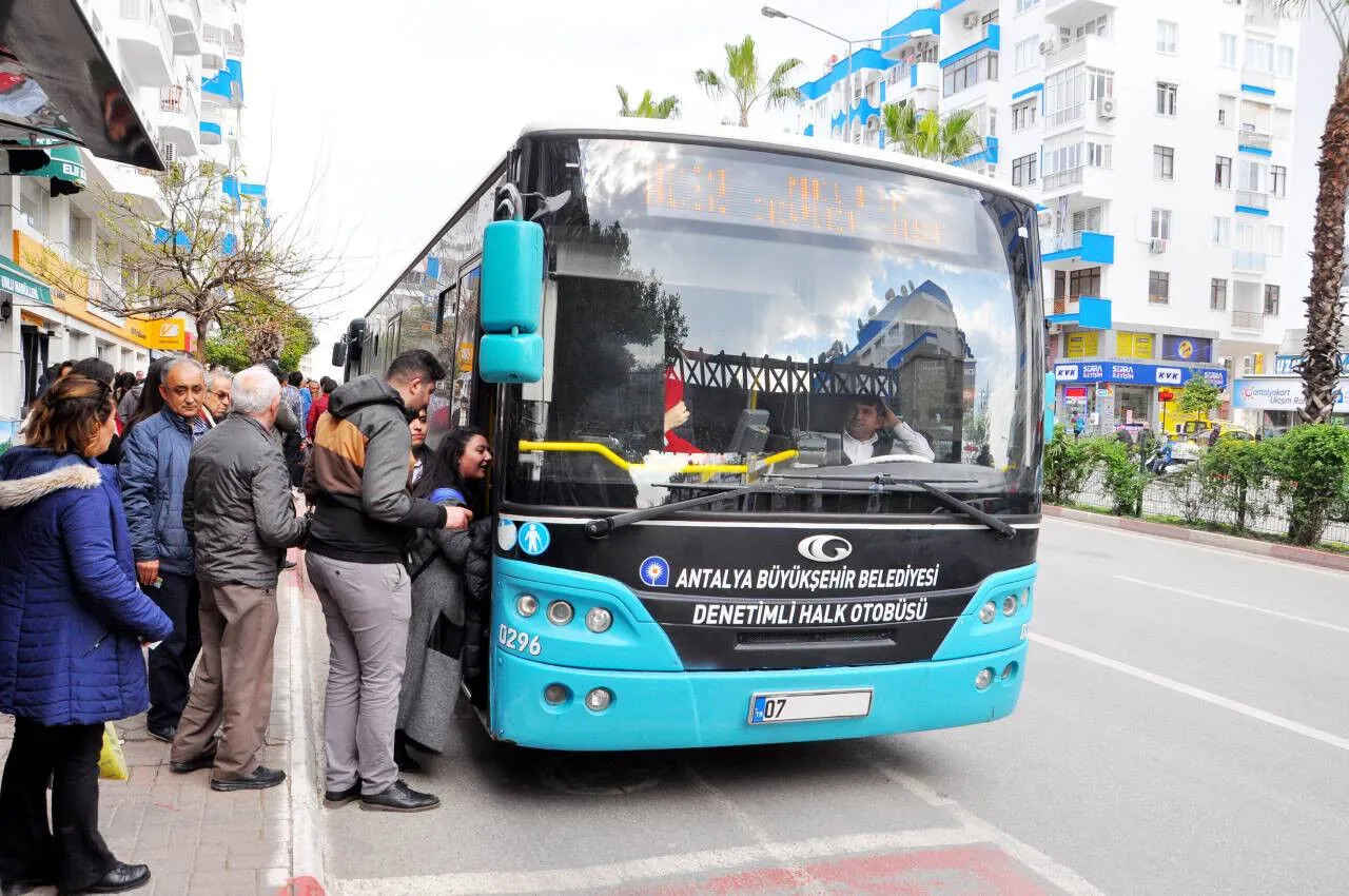 Antalyada Skuter Otobüs (3)