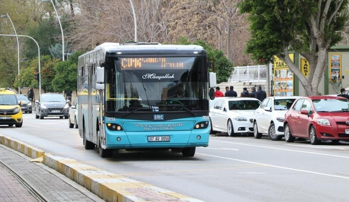 Antalyada Skuter Otobüs (4)