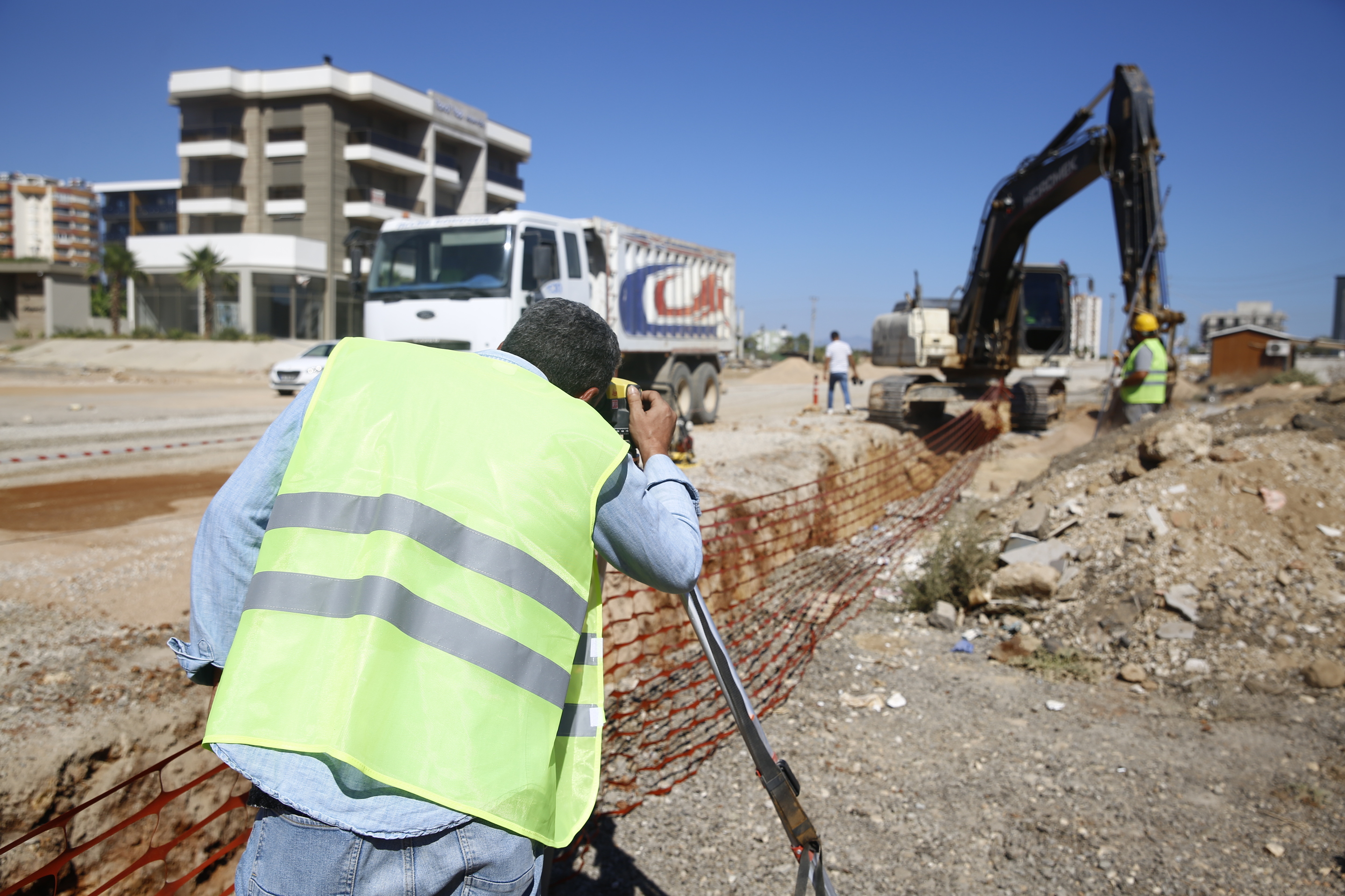 Büyükşehir’den Aksu’da Altyapı Çalışması (16)