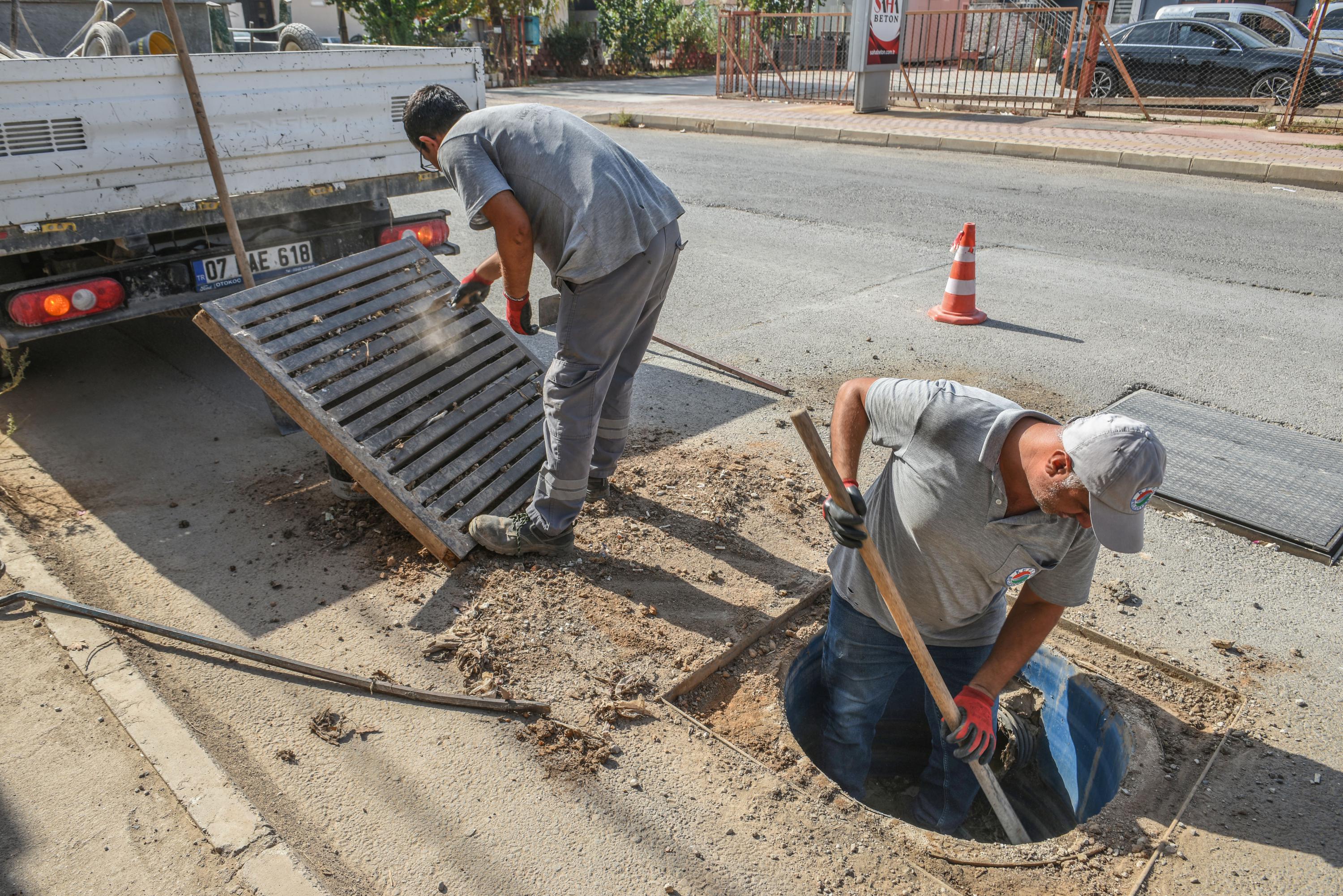 Kepez, Sel Baskinlarina Karsi Mazgallari Temizliyor 4