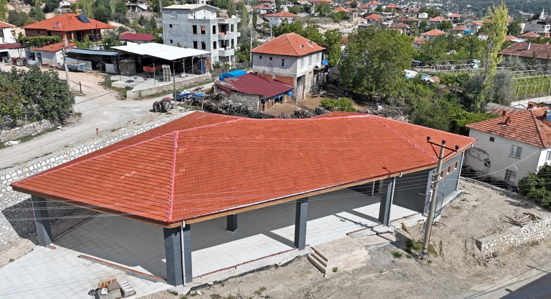 Korkuteli Dereköy Çok Amaçlı Salon Hızla Ilerliyor (5) (Large)