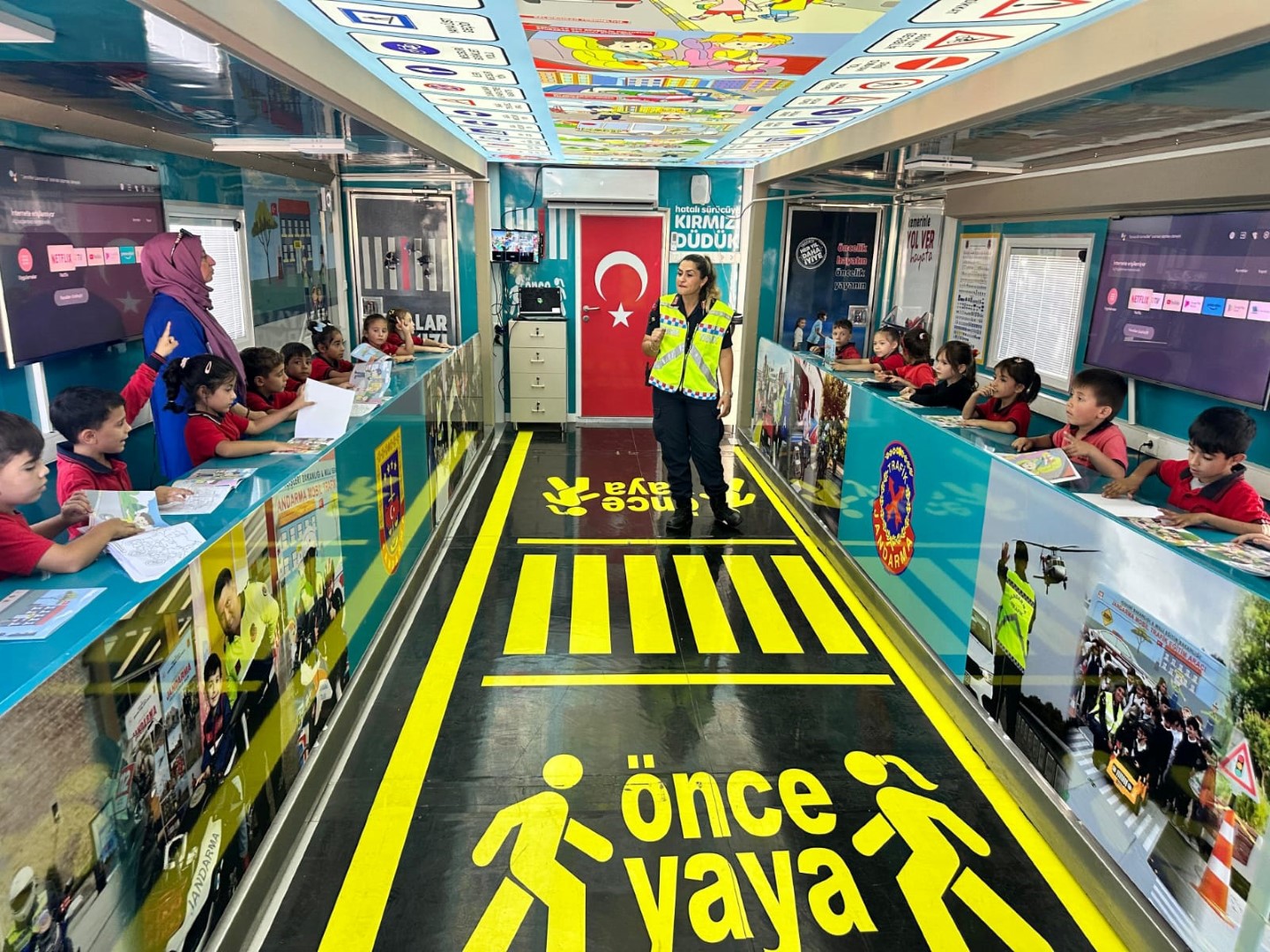 Mobil Trafik Eğitim Tırında (1)