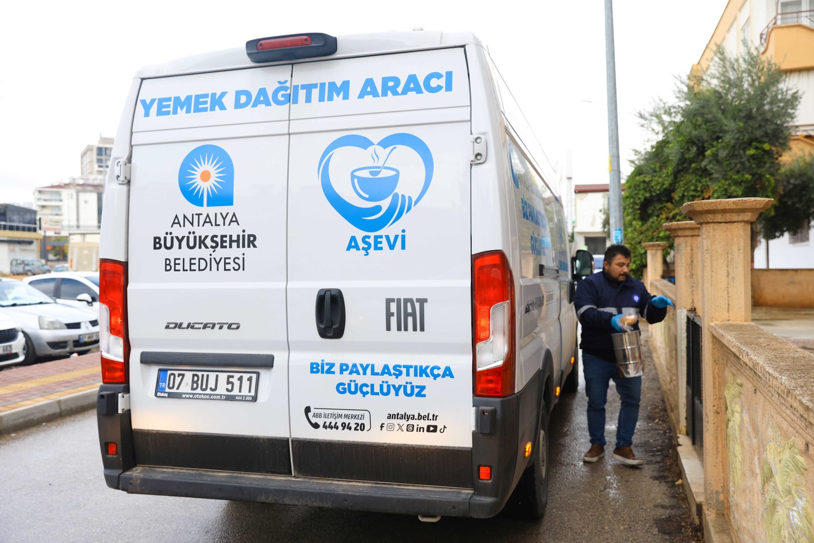 Büyükşehir Aşevi’nden Binlerce Kişiye Yemek Yardımı (22) (Large)