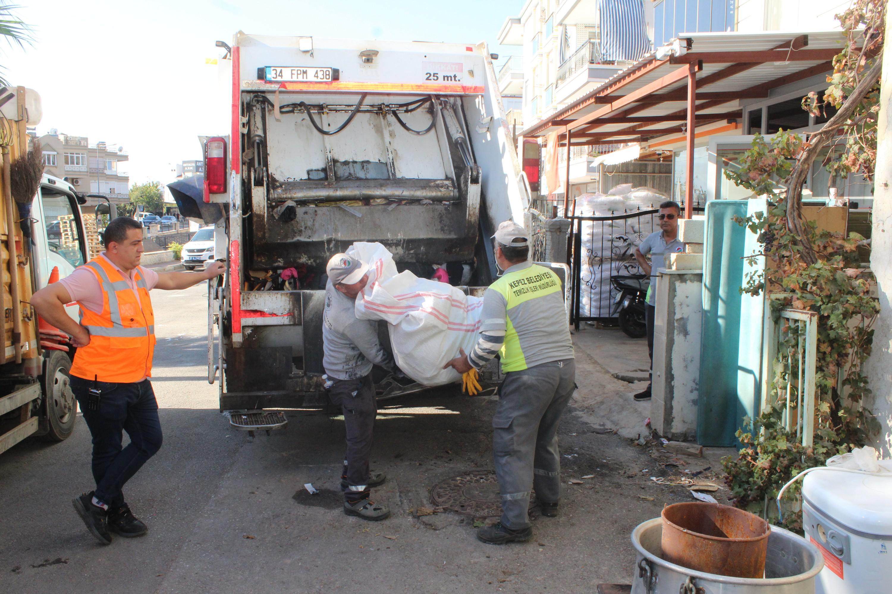 Kepez Temizliyor Cop Evler Saglikli Hale Geliyor 4