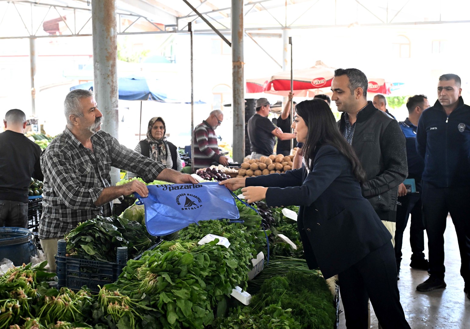 Pazarcilara Önlük Dağitimi (2) (Large)