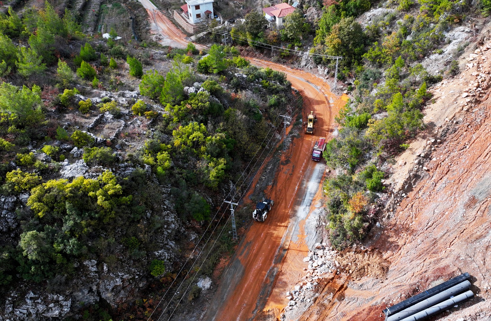 Yağmur Kapanan Yollar (1)