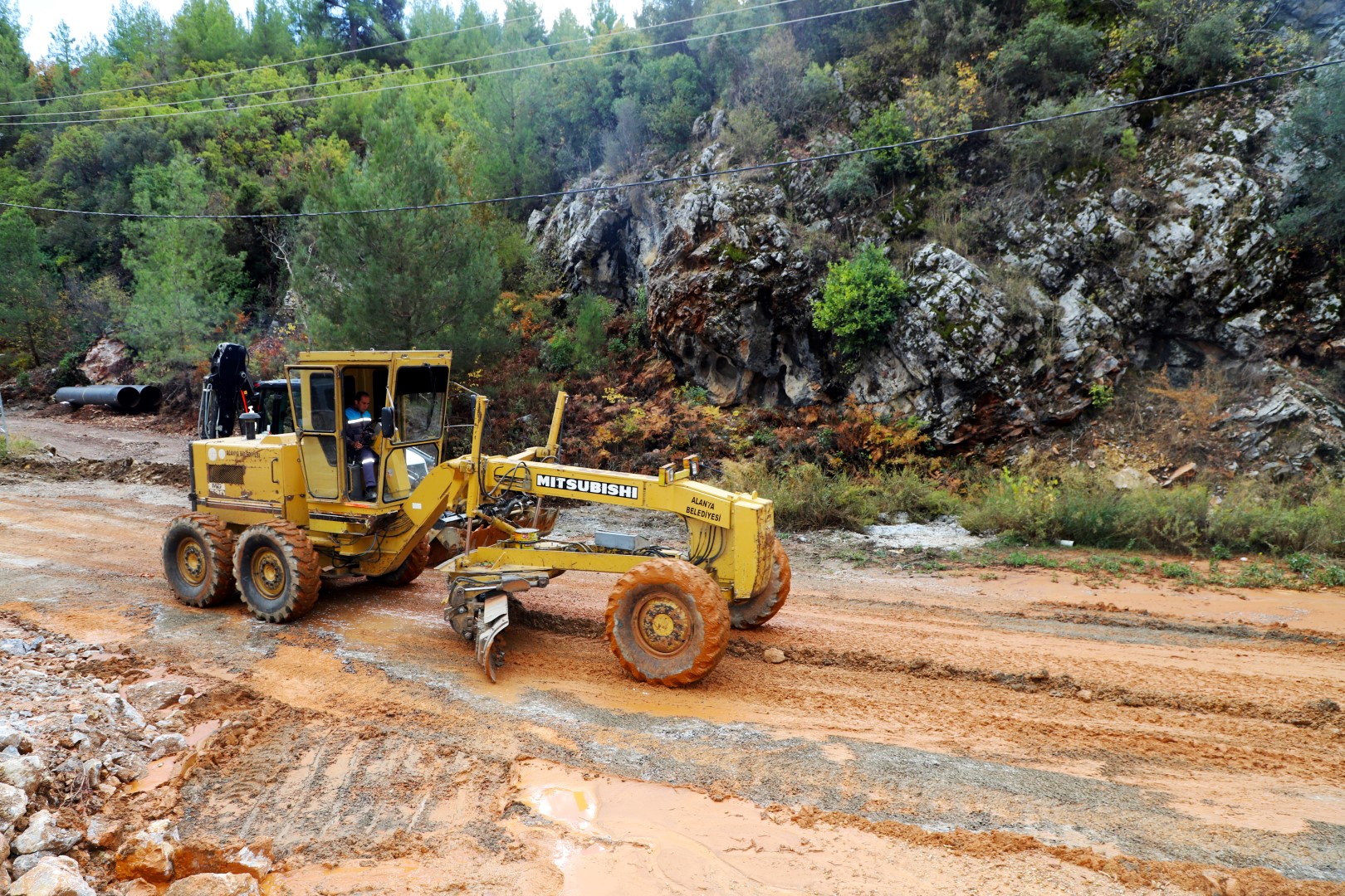 Yağmur Kapanan Yollar (2)